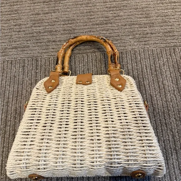 Elegant Tan Woven Handbag - Picture 2 of 3